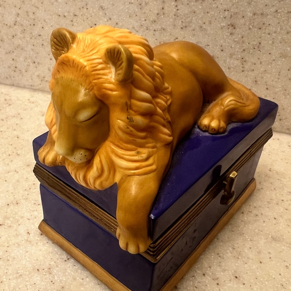 Lion Figurine Trinket Box